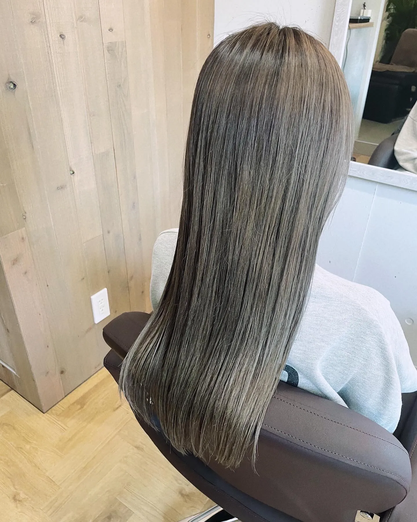 春のヘアカラーチェンジを検討中の皆様のオススメのカラー「モカ...