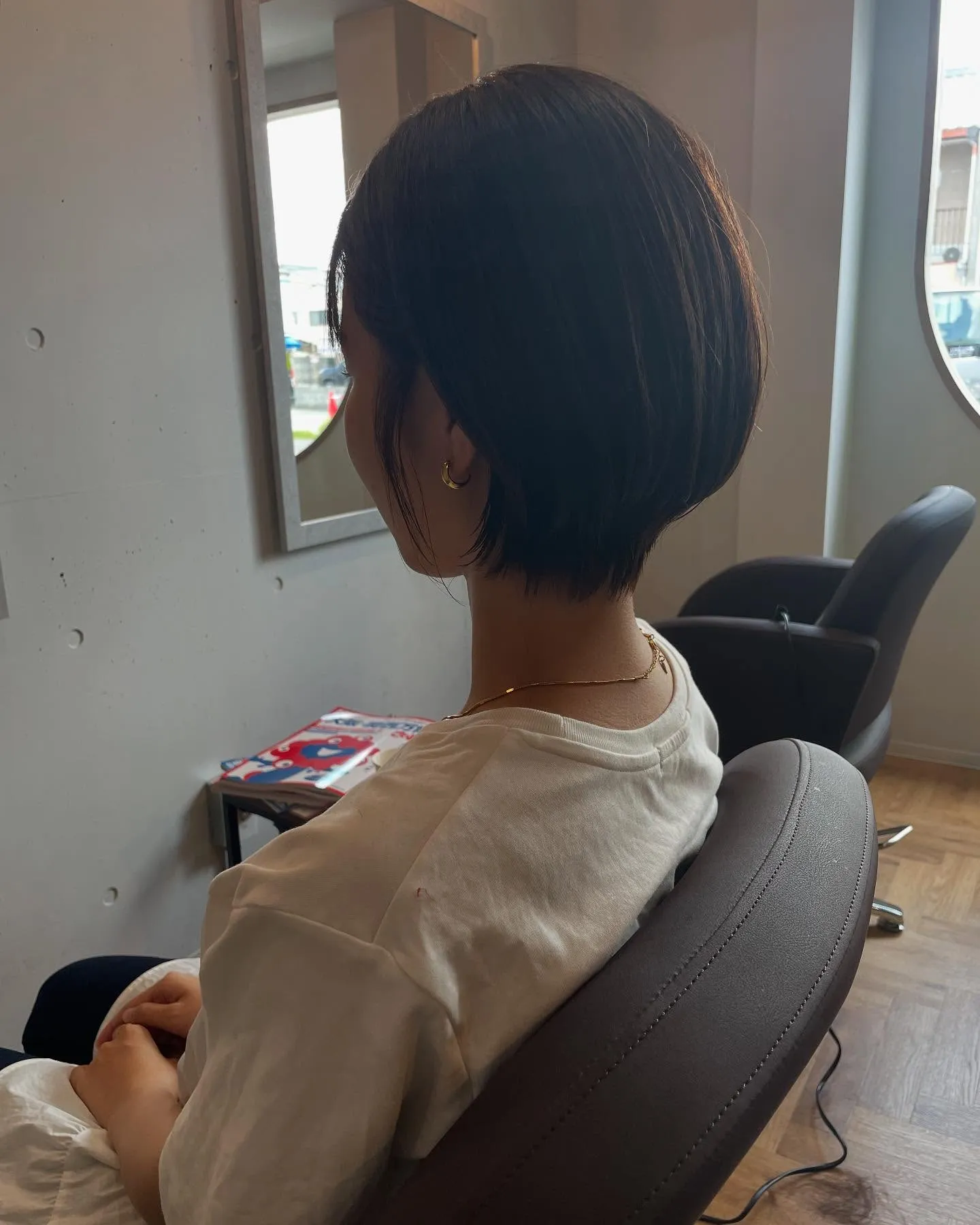 耳かけショートはどんなシーンにもフィットし、毎朝のスタイリン...