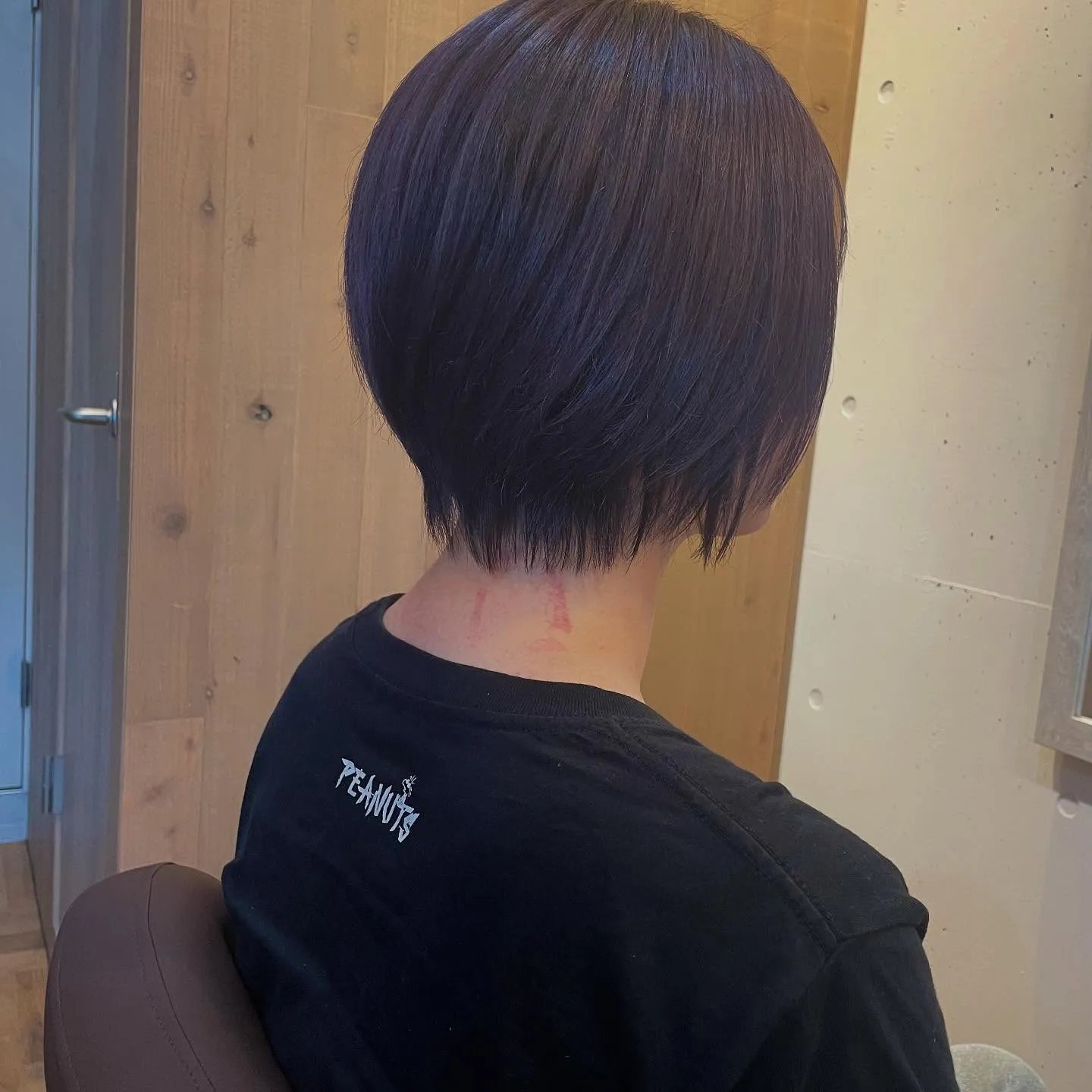 暗めの色にしたいけど、少し遊びたい方に
