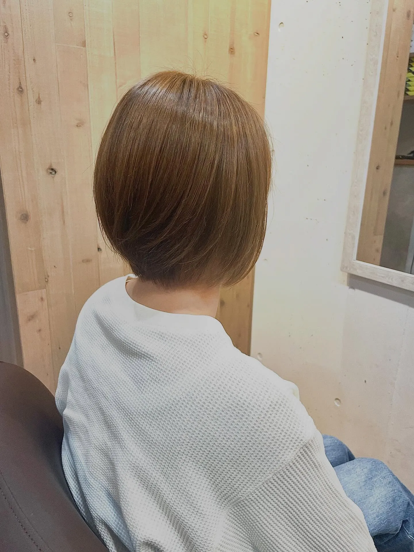 やや前下がり気味のボブスタイルです✨