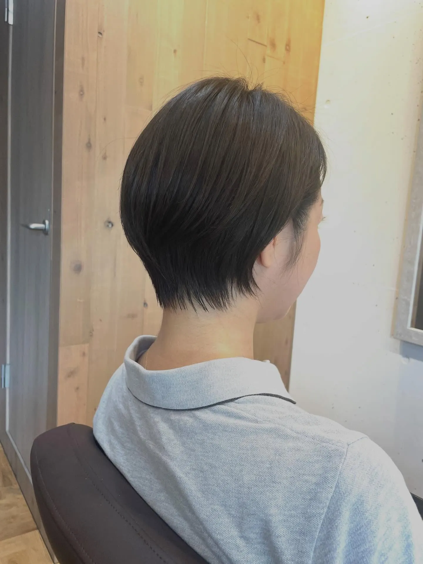 襟足短めのショートスタイルです✨
