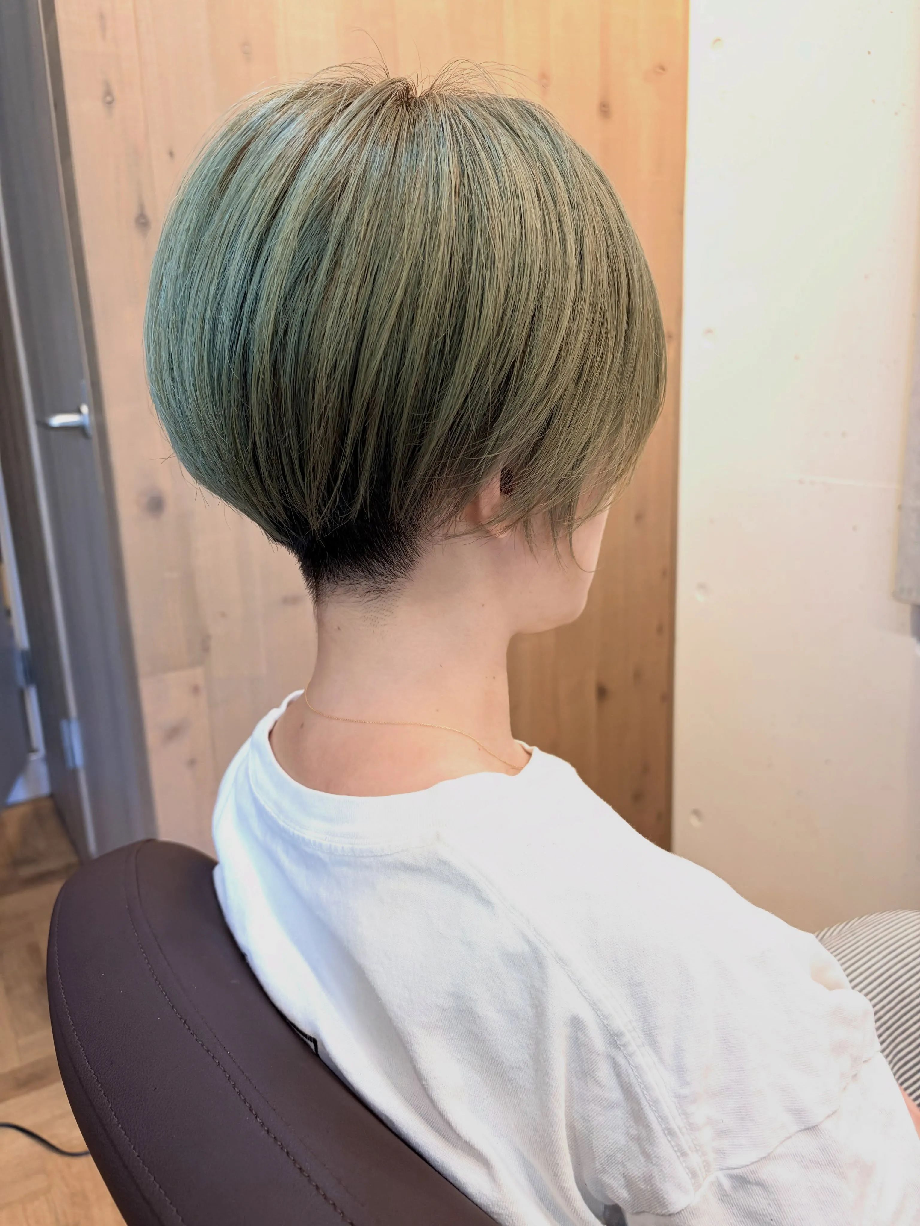 夏におすすめの刈り上げショートスタイルです✨